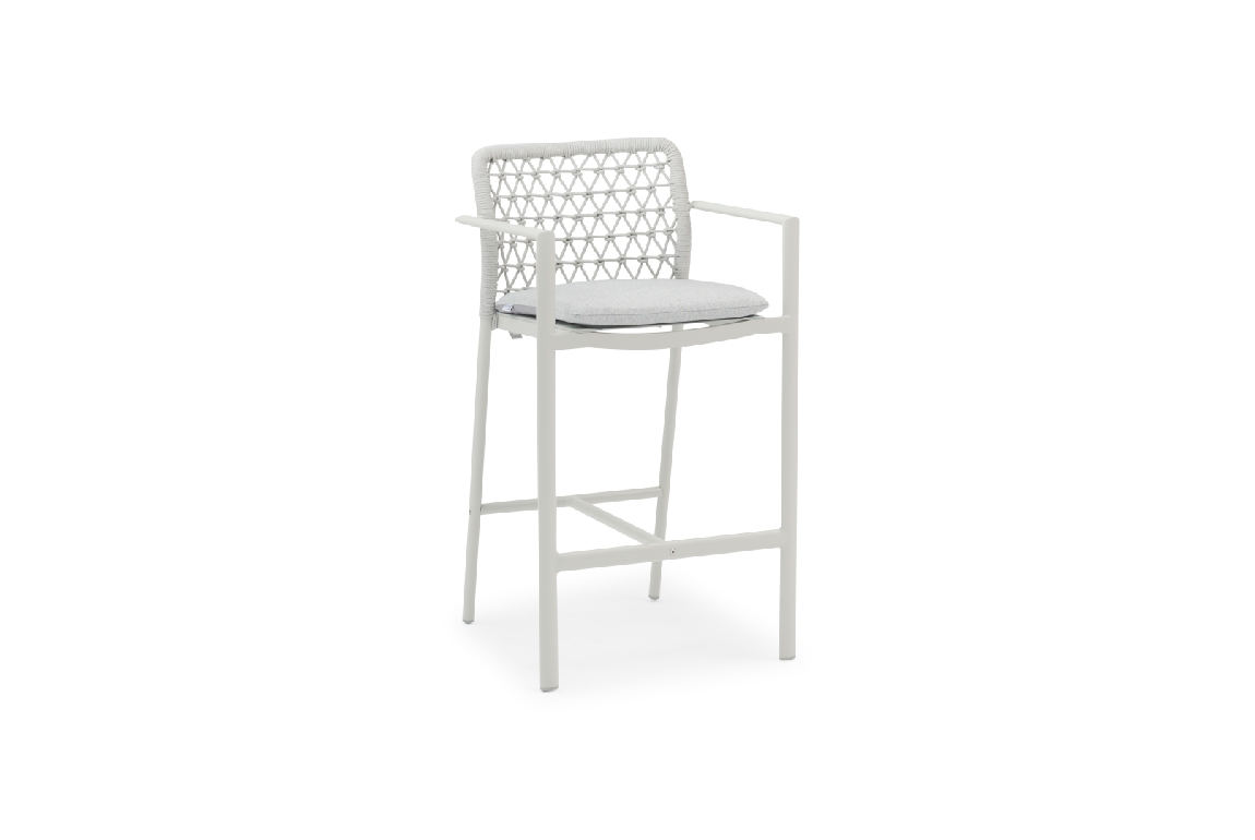 Useful Suggestions for Choosing Bar Stools and Chairs